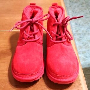 UGG Neumel, size 5, red suede